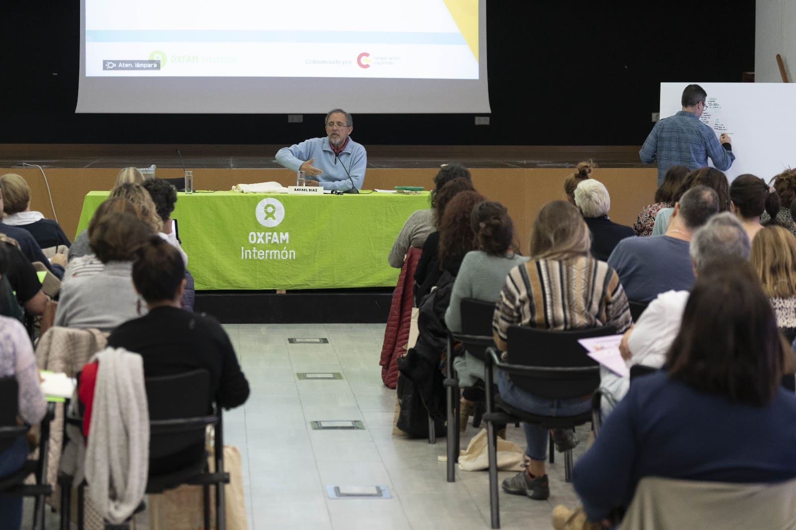 Arrancamos con la ponencia de Rafael Díaz Salazar, 'Transformación social desde la escuela' ©Guillermo Sanz para OXFAM Intermon